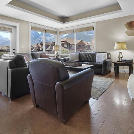 Sunset Ridge - Luxurious Corner Condo - Spectacular Mt Views With Open Pool! Канмор Экстерьер фото