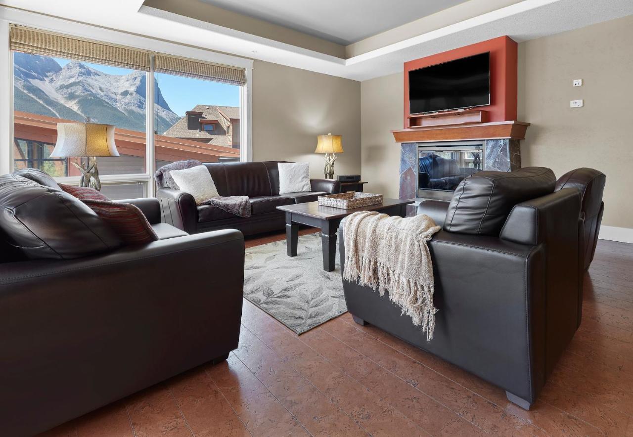 Sunset Ridge - Luxurious Corner Condo - Spectacular Mt Views With Open Pool! Канмор Экстерьер фото