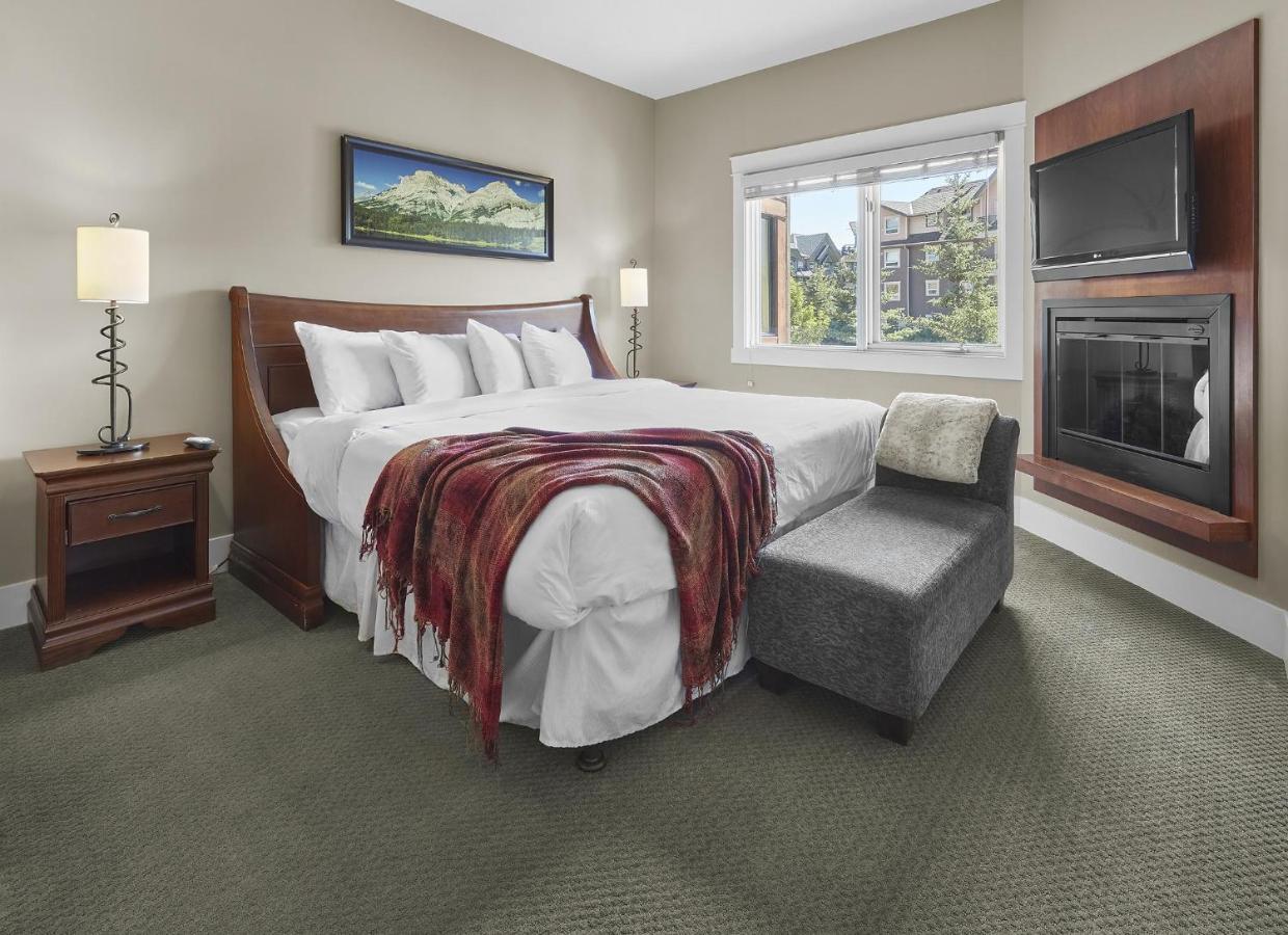 Sunset Ridge - Luxurious Corner Condo - Spectacular Mt Views With Open Pool! Канмор Экстерьер фото