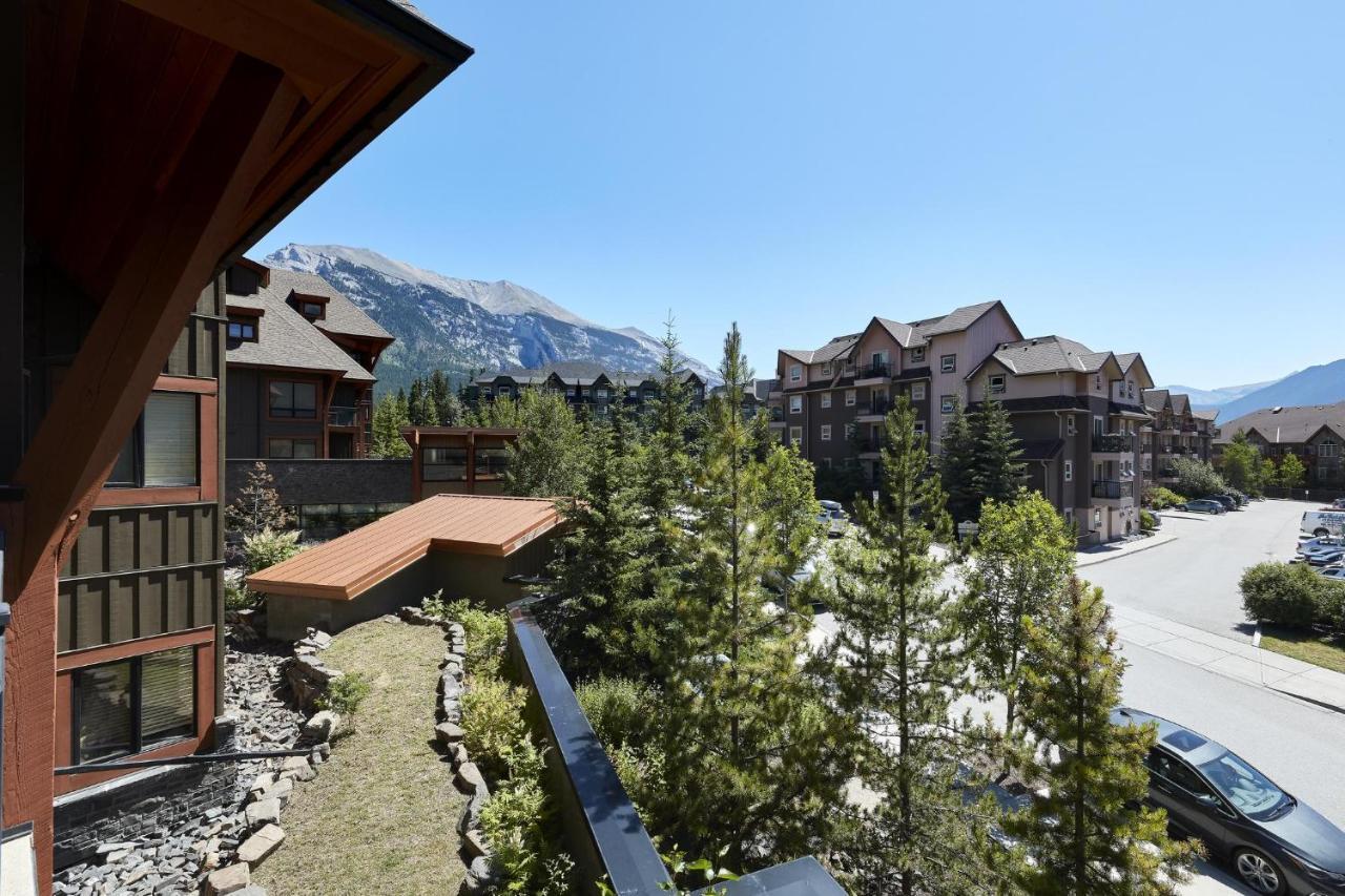 Sunset Ridge - Luxurious Corner Condo - Spectacular Mt Views With Open Pool! Канмор Экстерьер фото