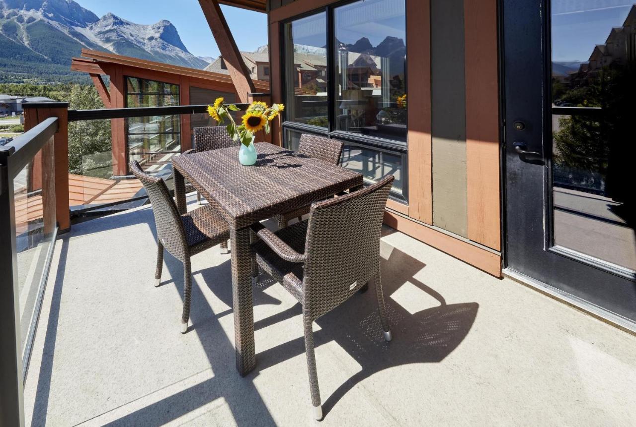 Sunset Ridge - Luxurious Corner Condo - Spectacular Mt Views With Open Pool! Канмор Экстерьер фото